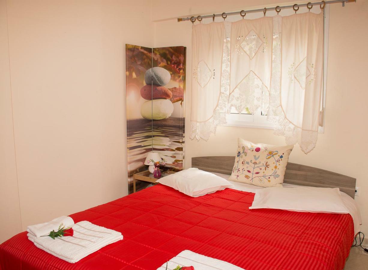 Cozy Maisonette 卡梅纳维洛拉 外观 照片