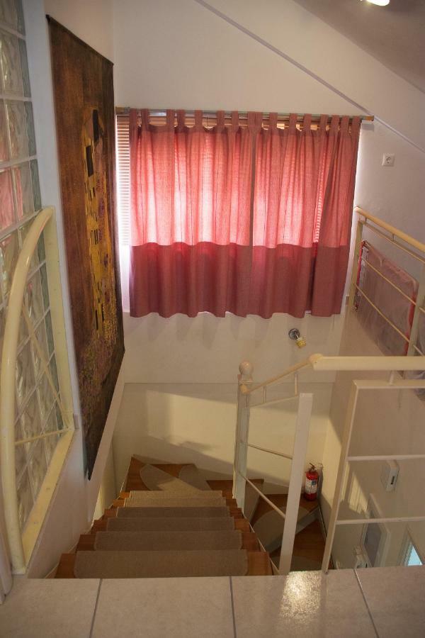 Cozy Maisonette 卡梅纳维洛拉 外观 照片